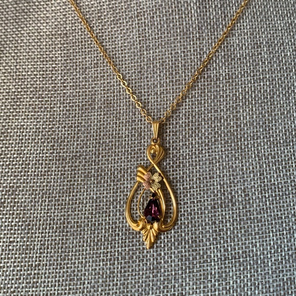 Vintage Victorian style teardrop/pear shaped Amethyst and gold plated pendant - Picture 2 of 7